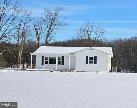 8464 Leetown Rd, Kearneysville, WV 25430