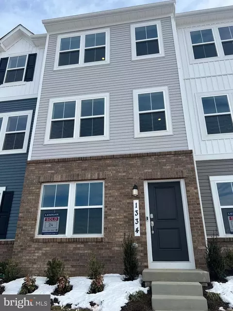 1334 Cedar Valley Rd, Ranson, WV 25438