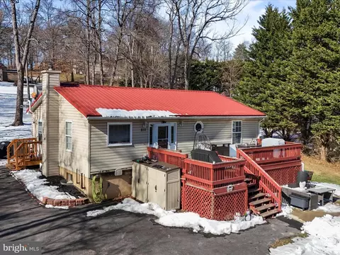 810 Mission Rd, Harpers Ferry, WV 25425
