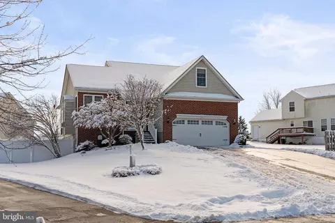 38 Bridle Ct, Charles Town, WV 25414