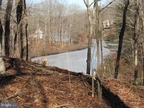 24 Lakeside Drive, Harpers Ferry, WV 25425