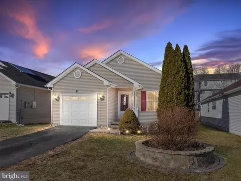 87 Peter Rabbit Dr, Ranson, WV 25438