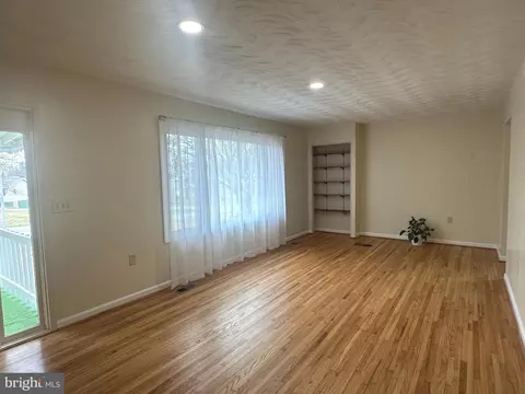 Living - 814 Reymann St N, Ranson, WV 25438 photo 2 of 3