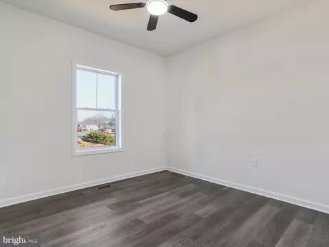 Bedroom - 117 E 7th Ave, Ranson, WV 25438 photo 4 of 4