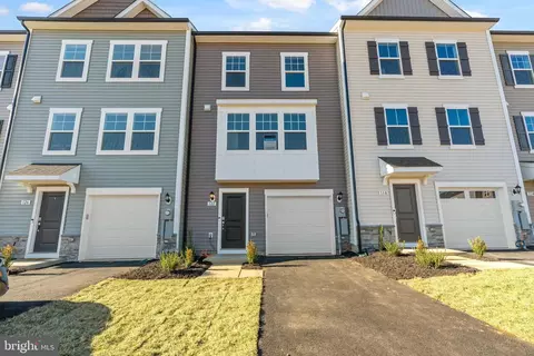 122 Armistead Pl, Charles Town, WV 25414