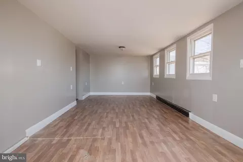 Living - 203 S George St, Ranson, WV 25438 photo 3 of 5