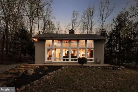 40 Crooked Rd, Harpers Ferry, WV 25425