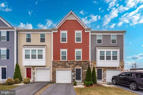 621 Thumper Dr, Ranson, WV 25438