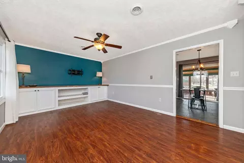 Living - 54 Stony Ln, Ranson, WV 25438 photo 2 of 2