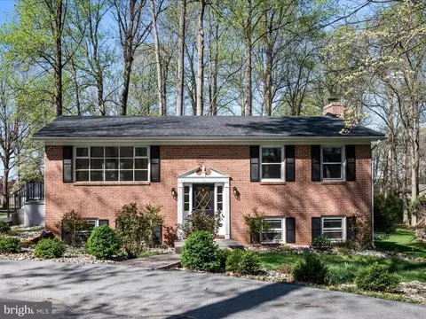 19 Lexington Ct, Charles Town, WV 25414