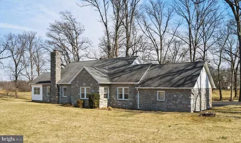 963 Augustine Ave, Charles Town, WV 25414