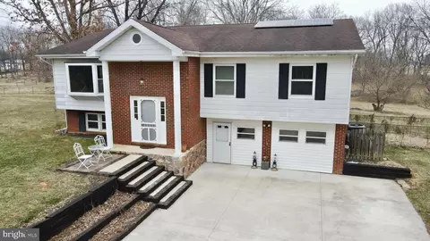 199 Brannon Ln, Charles Town, WV 25414