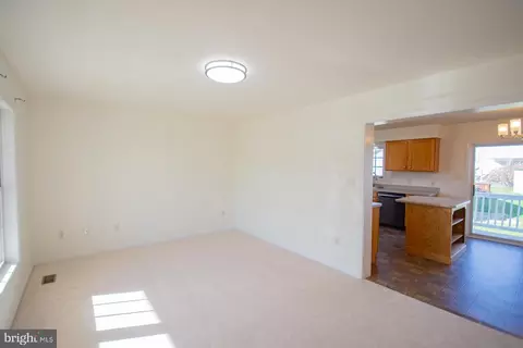 Living - 40 Stiles Way, Ranson, WV 25438 photo 1 of 4