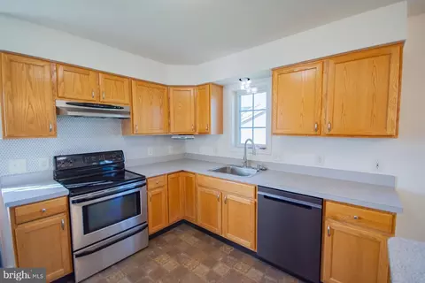 Kitchen - 40 Stiles Way, Ranson, WV 25438 photo 1 of 2