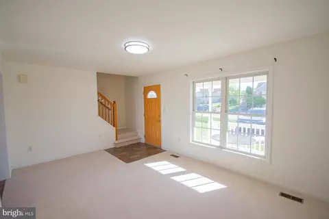 Living - 40 Stiles Way, Ranson, WV 25438 photo 3 of 4