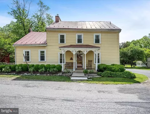 112 King St, Kearneysville, WV 25430