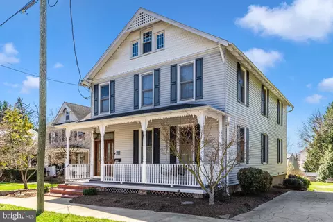 308 S George St, Charles Town, WV 25414