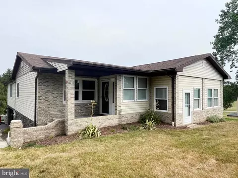 877 King Lear Dr, Charles Town, WV 25414