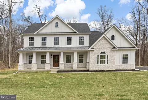 604 Mission Ridge Dr, Harpers Ferry, WV 25425