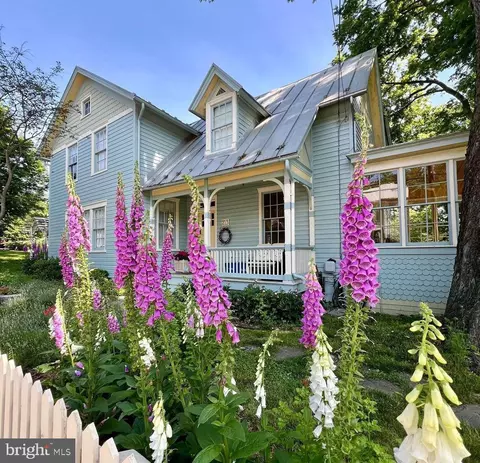 213 W High St, Shepherdstown, WV 25443