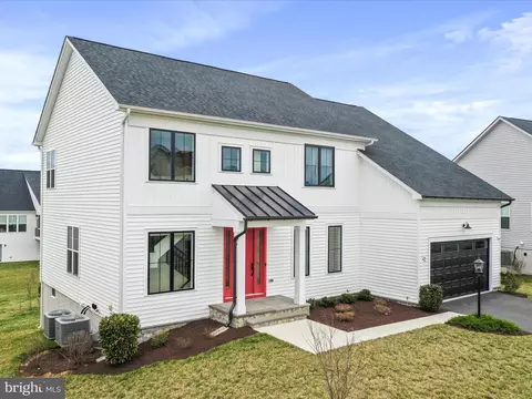 47 Dunbarton St, Charles Town, WV 25414