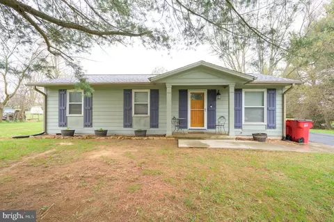 64 Buckingham Ln, Charles Town, WV 25414