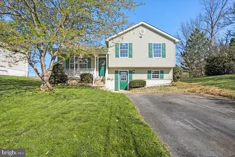 211 E 11th Ave, Ranson, WV 25438