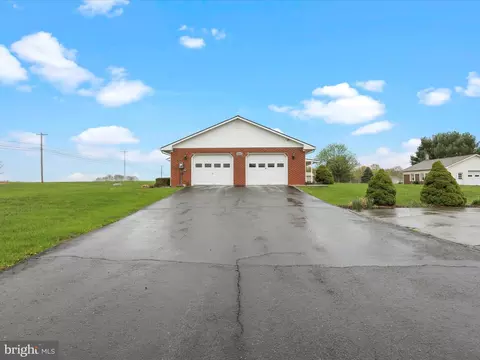 33 Lone Oak Rd, Ranson, WV 25438 photo 3
