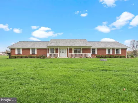 33 Lone Oak Rd, Ranson, WV 25438