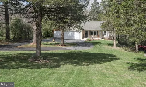 835 Hidden Hollow Dr, Kearneysville, WV 25430