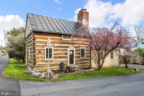 98 King St, Kearneysville, WV 25430