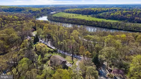 352 Red Bird Ln, Harpers Ferry, WV 25425