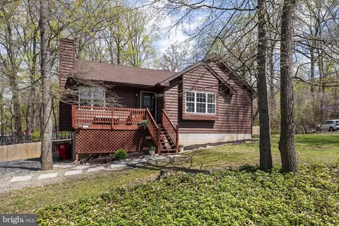 566 Persimmon Pear Ln, Harpers Ferry, WV 25425