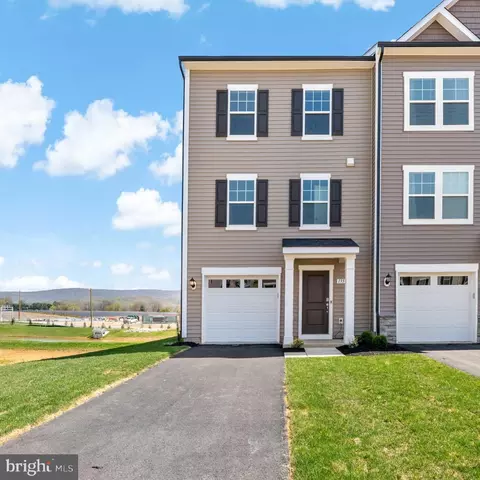 135 Armistead Pl, Charles Town, WV 25414