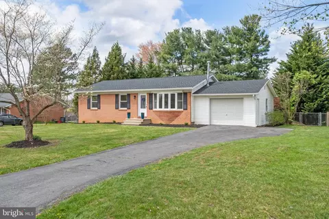 1142 Tuscawilla Dr, Charles Town, WV 25414