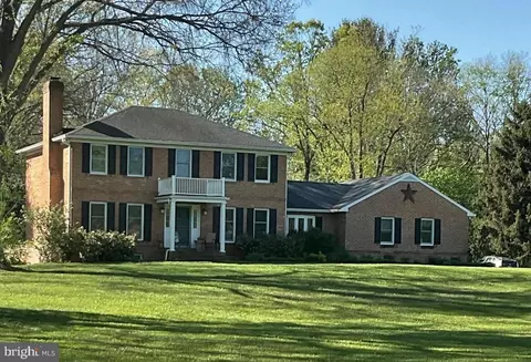 1075 Willowdale Dr, Shepherdstown, WV 25443