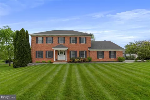 732 Turnberry Dr, Charles Town, WV 25414