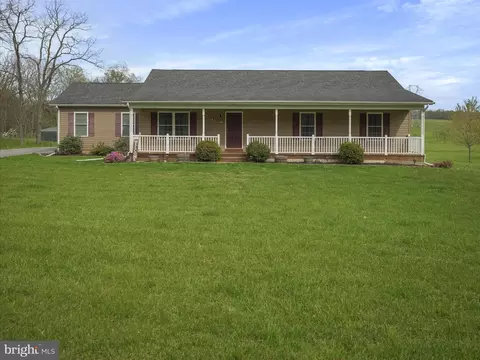 403 W Blakeley Dr, Charles Town, WV 25414