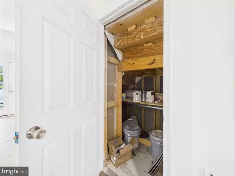 Entry Way - 1233 Mare St, Ranson, WV 25438 photo 5 of 8