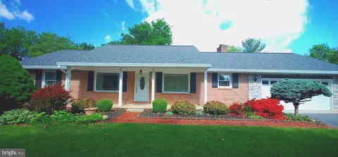 1210 Tuscawilla Dr, Charles Town, WV 25414