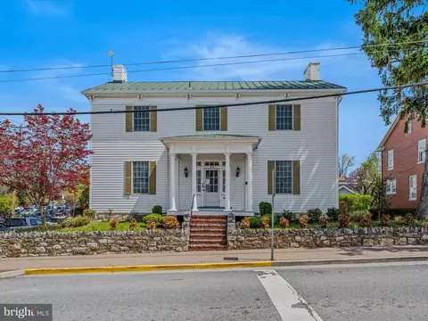 203 S George St, Charles Town, WV 25414