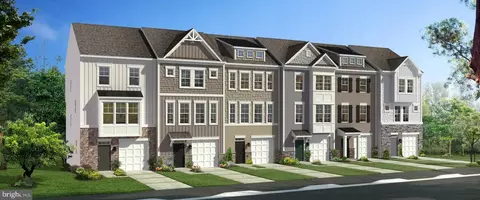 811 Lord Fairfax St, Charles Town, WV 25414