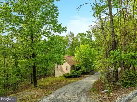 341 Wren Ln, Harpers Ferry, WV 25425