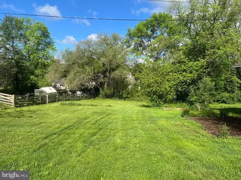 Brownville Lane, Charles Town, WV 25414