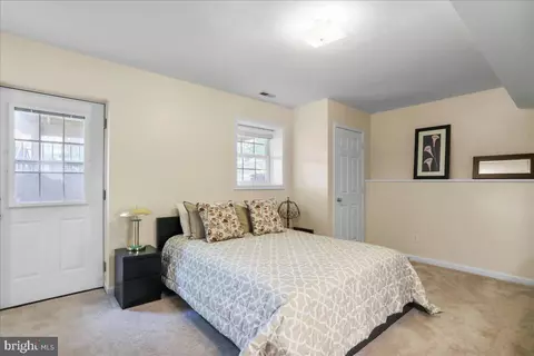 Bedroom - 462 Oak Lee Dr, Ranson, WV 25438 photo 5 of 5