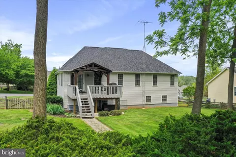 Exterior - 462 Oak Lee Dr, Ranson, WV 25438 photo 8 of 14