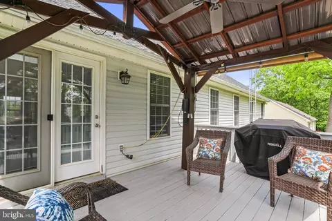 Exterior - 462 Oak Lee Dr, Ranson, WV 25438 photo 6 of 14