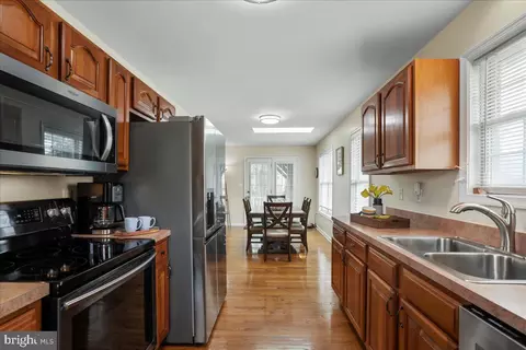 Entry Way - 462 Oak Lee Dr, Ranson, WV 25438 photo 1 of 4