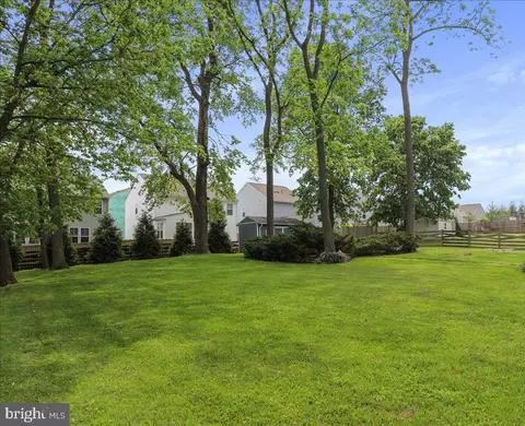 Exterior - 462 Oak Lee Dr, Ranson, WV 25438 photo 9 of 14