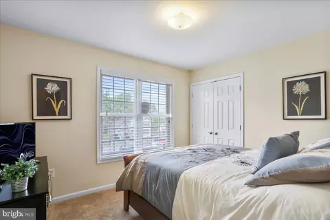 Bedroom - 462 Oak Lee Dr, Ranson, WV 25438 photo 3 of 5